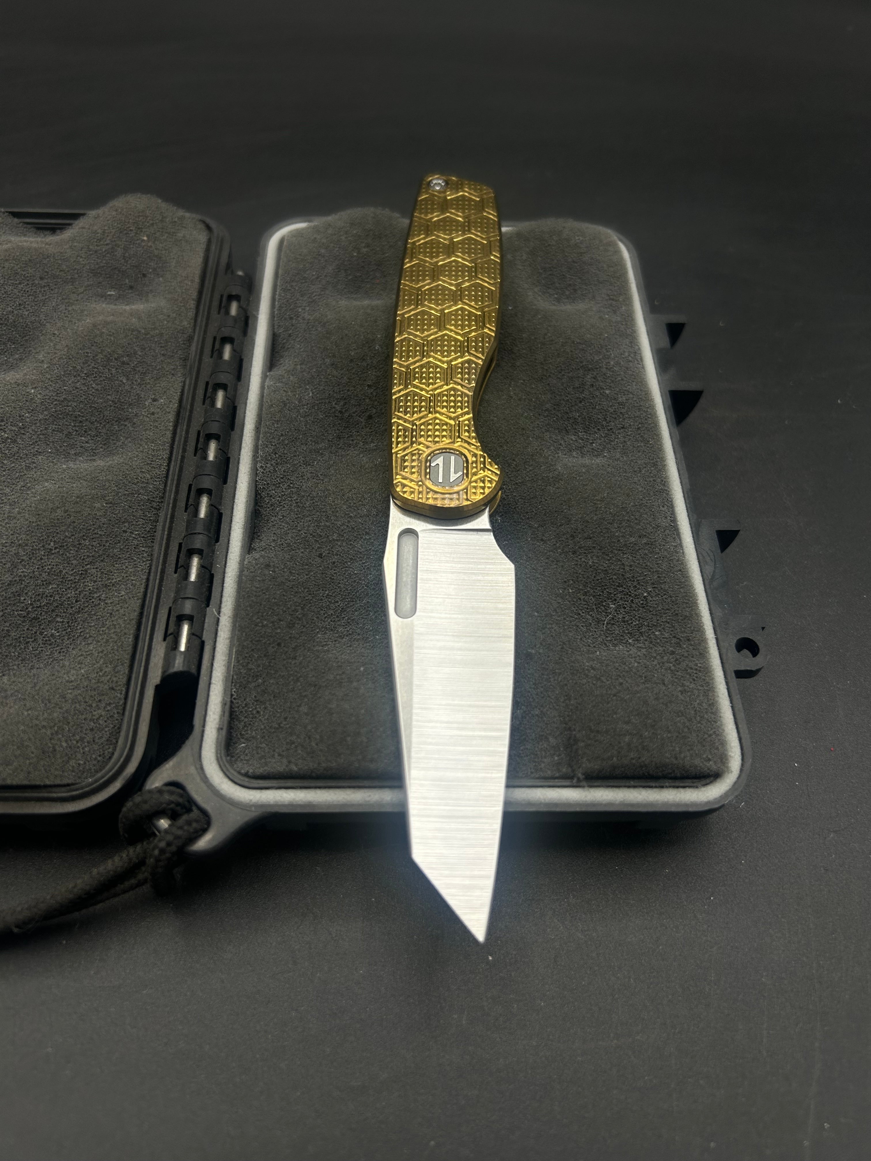 Cortex Mini #065 – Brown Knives
