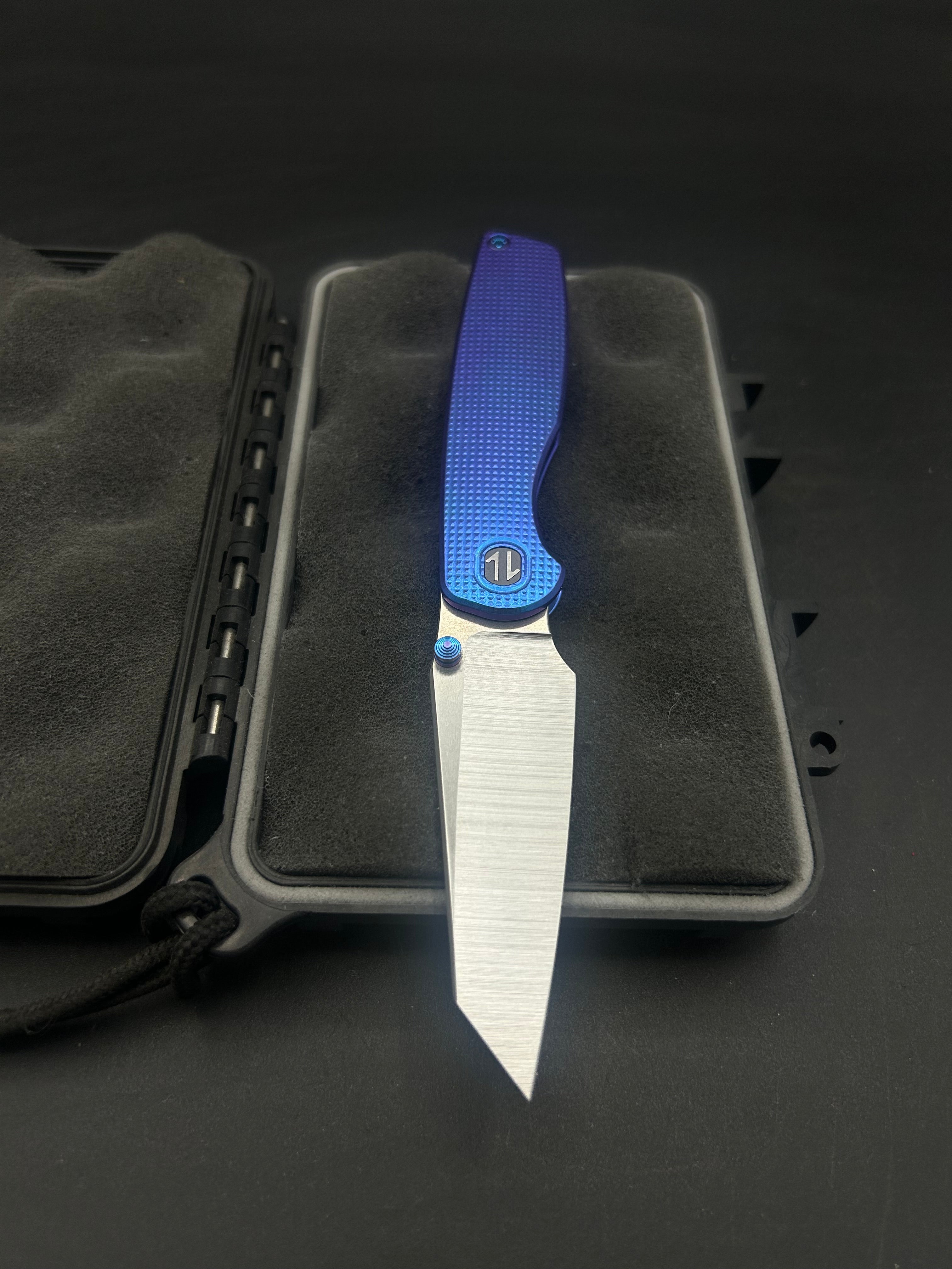 Cortex Mini #043 – Brown Knives