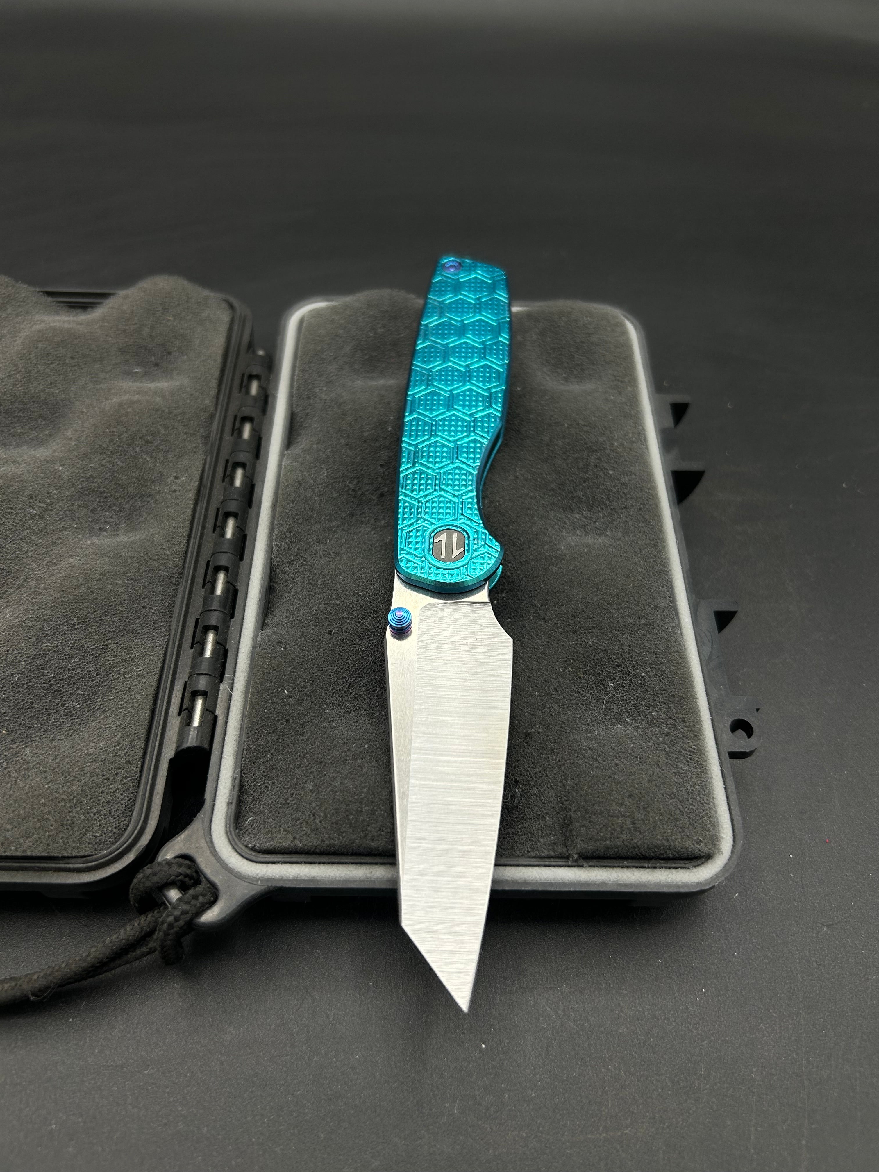Cortex Mini #082 – Brown Knives