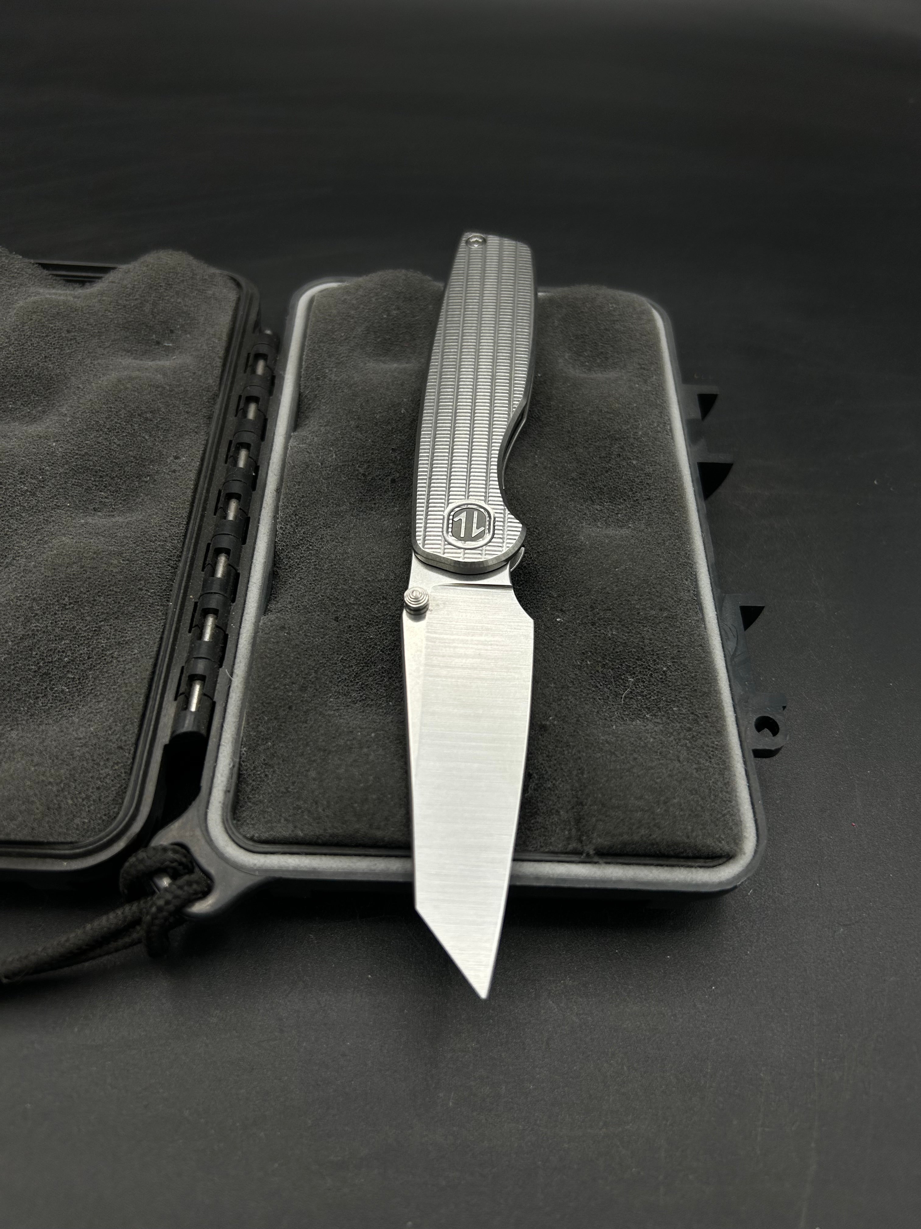 Cortex Mini #003 – Brown Knives