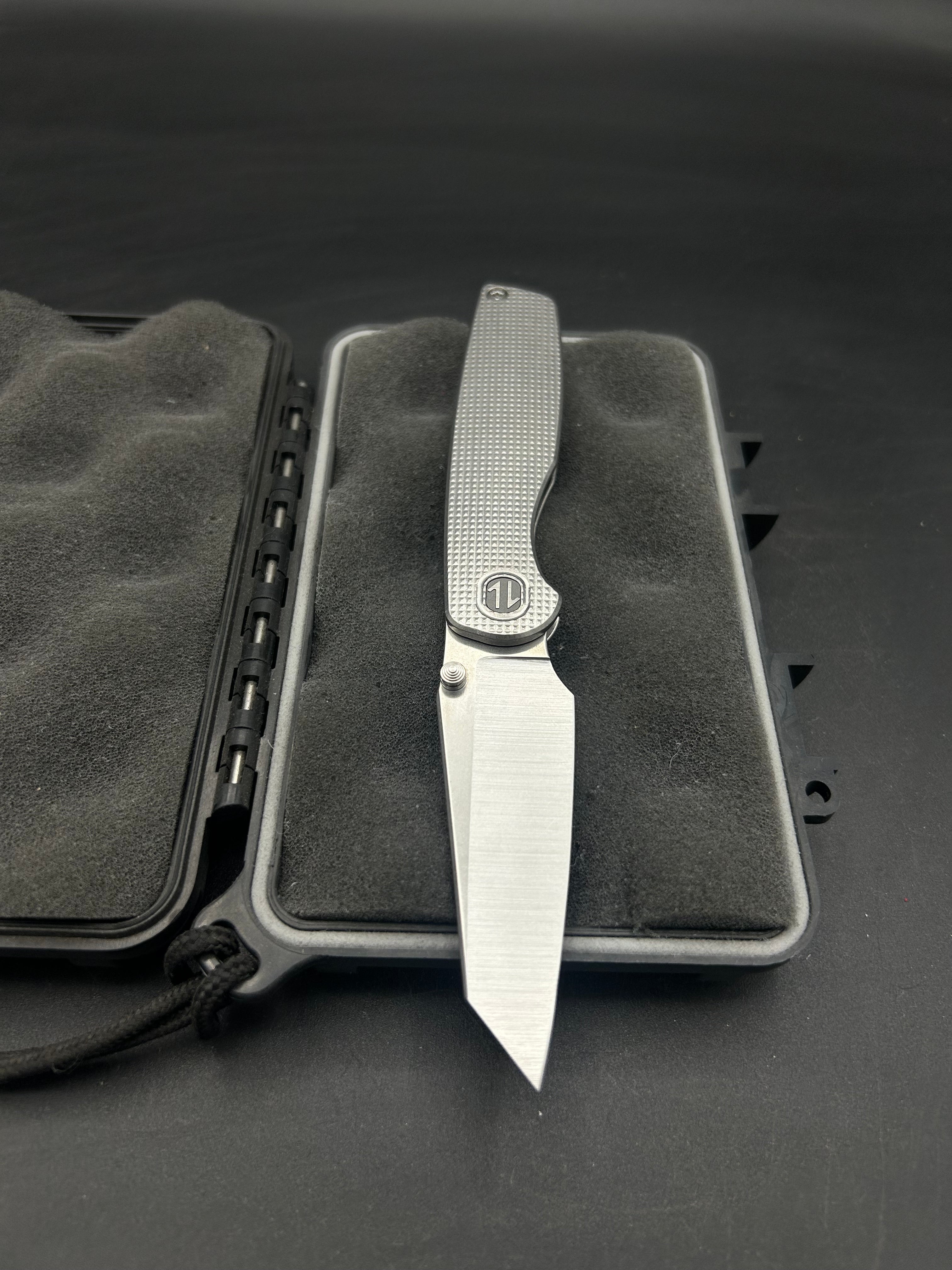 Cortex Mini #034 – Brown Knives