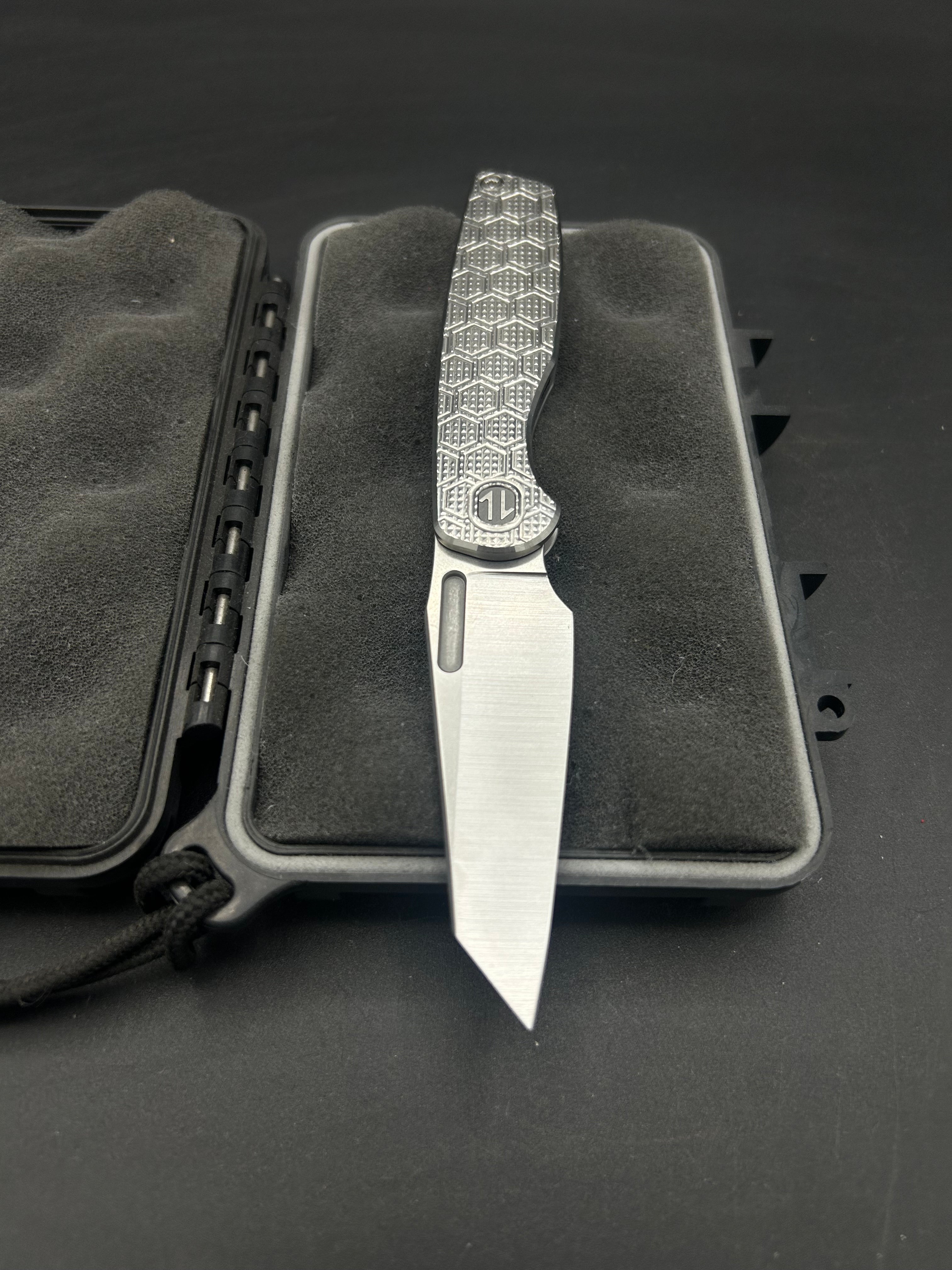 Cortex Mini #050 – Brown Knives