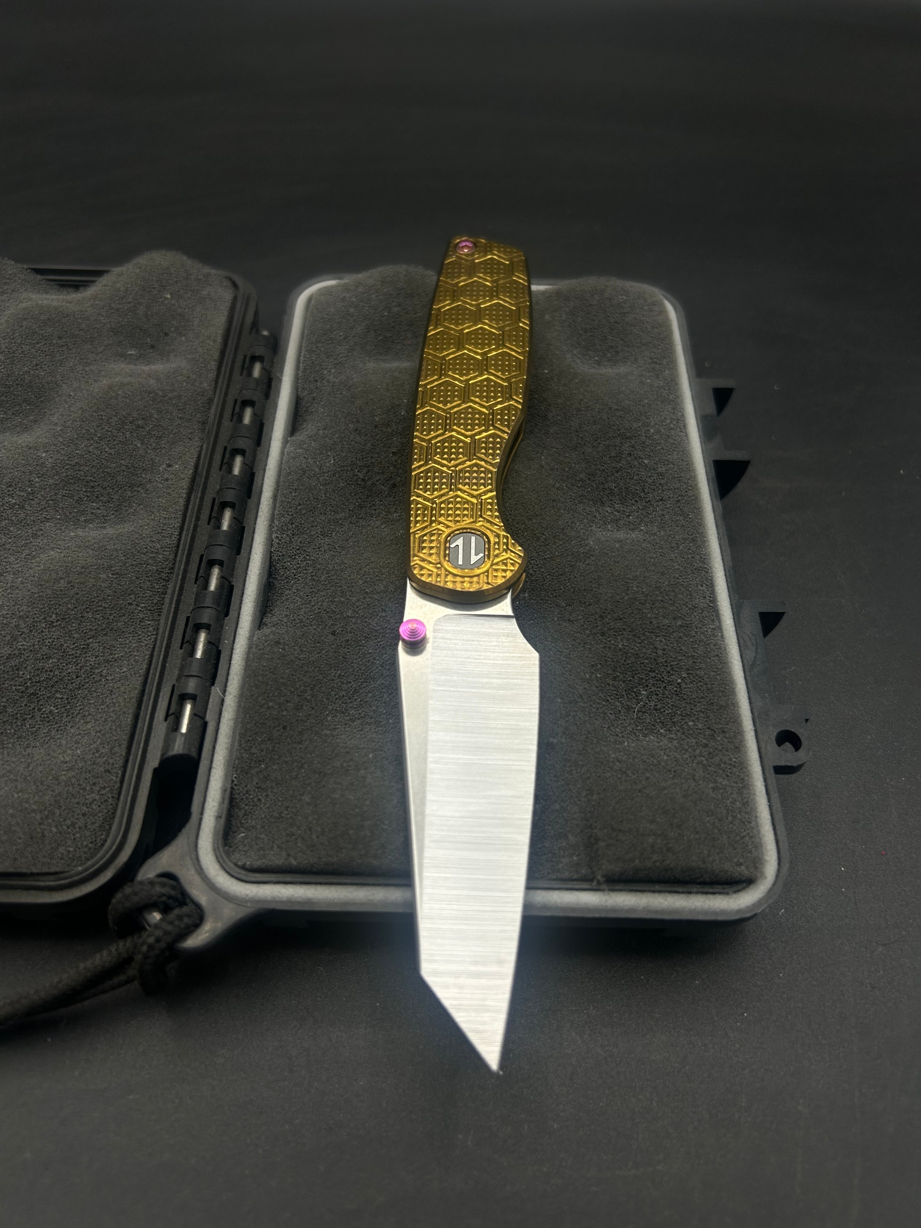 Cortex Mini #060 – Brown Knives