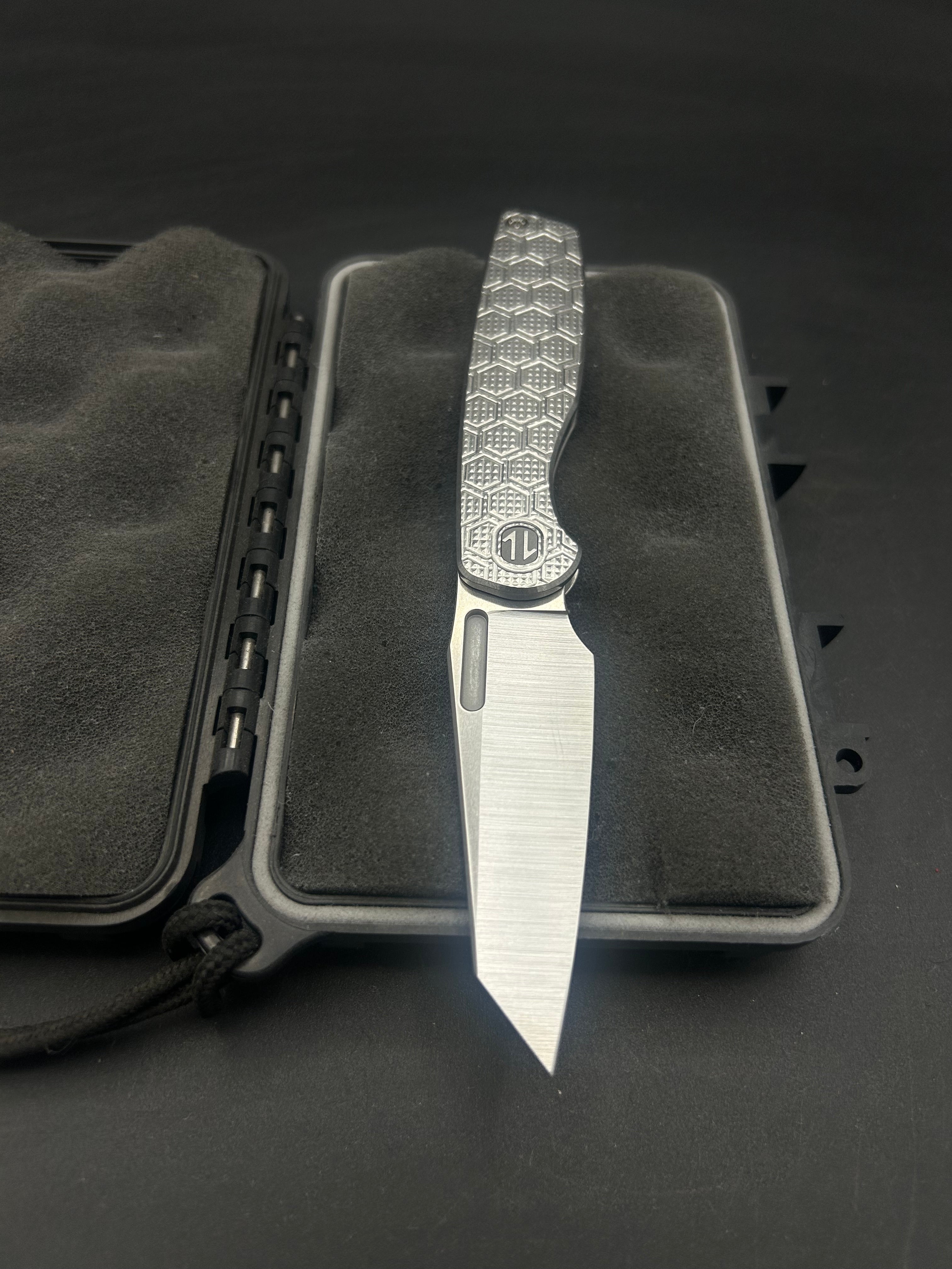Cortex Mini #062 – Brown Knives