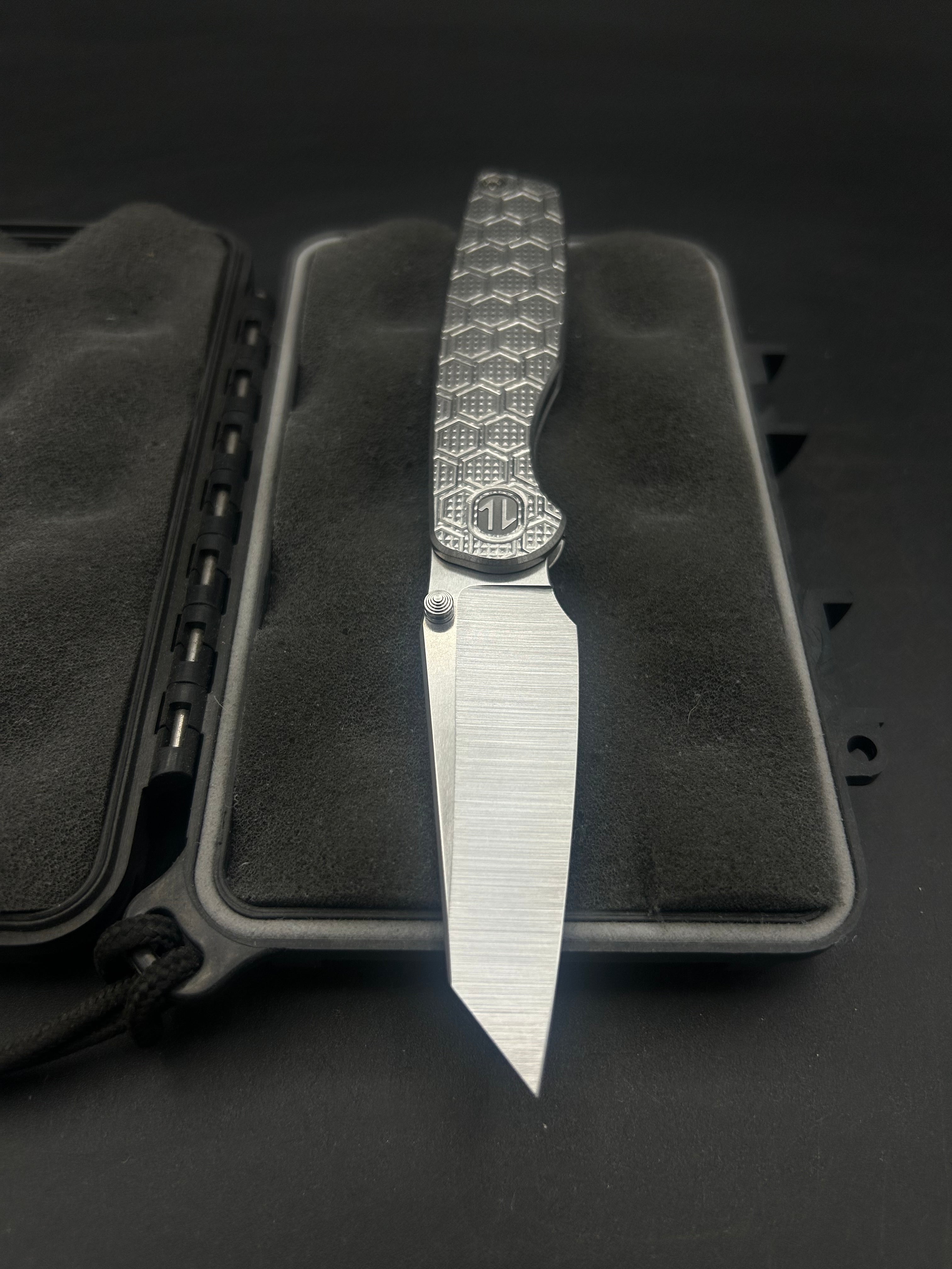 Cortex Mini #061 – Brown Knives